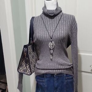GAP Women's Metallic Gray Turtleneck Sweater Size M, Festival, Glittery